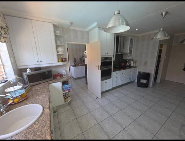 4 BEDROOM HOUSE FOR SALE IN SUNWARD PARK